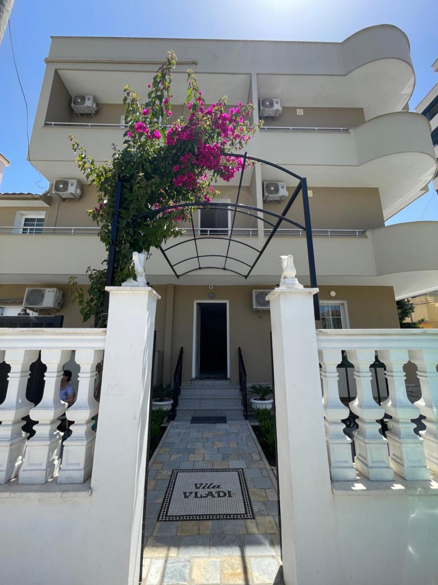 Vila Vladi Durrës 외부 사진