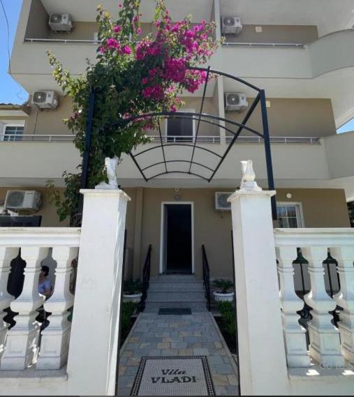 Vila Vladi Durrës 외부 사진